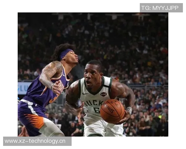 文班低位强攻遭布克防守犯规本场第4次犯规引发争议