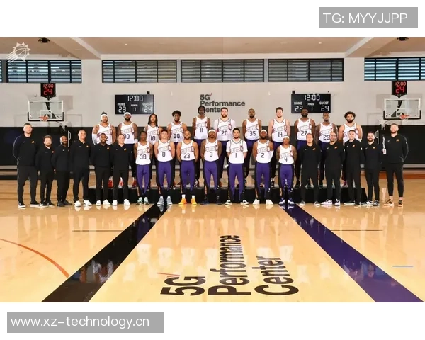 布克谈球队氛围:每天进步心态教练支持让我们乐在其中 布克谈球队氛围:每天进步心态教练支持让我们乐在其中